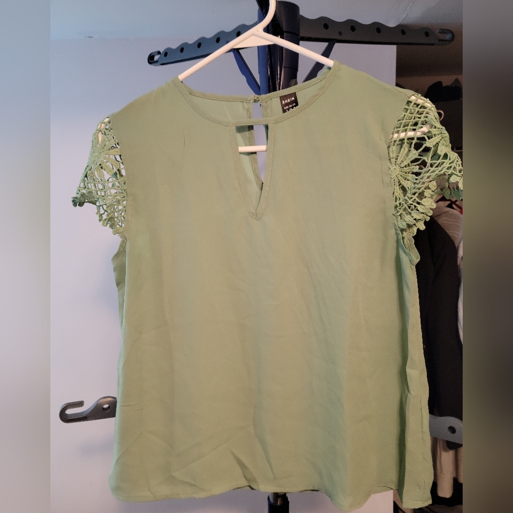 NWOT SHEIN Green Top Lace Sleeves